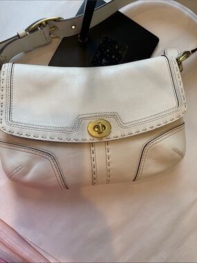 Coach Cream Leather Hampton Shoulder Bag - White/Cream - Women's